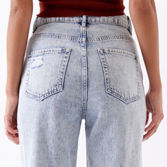 Pacsun Distressed Light High Waisted Straight Leg Jeans - Size 28 - Picture 6 of 11